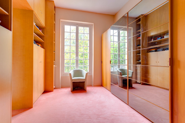 Maison &agrave; Garches contemporary-foervaring-och-garderob