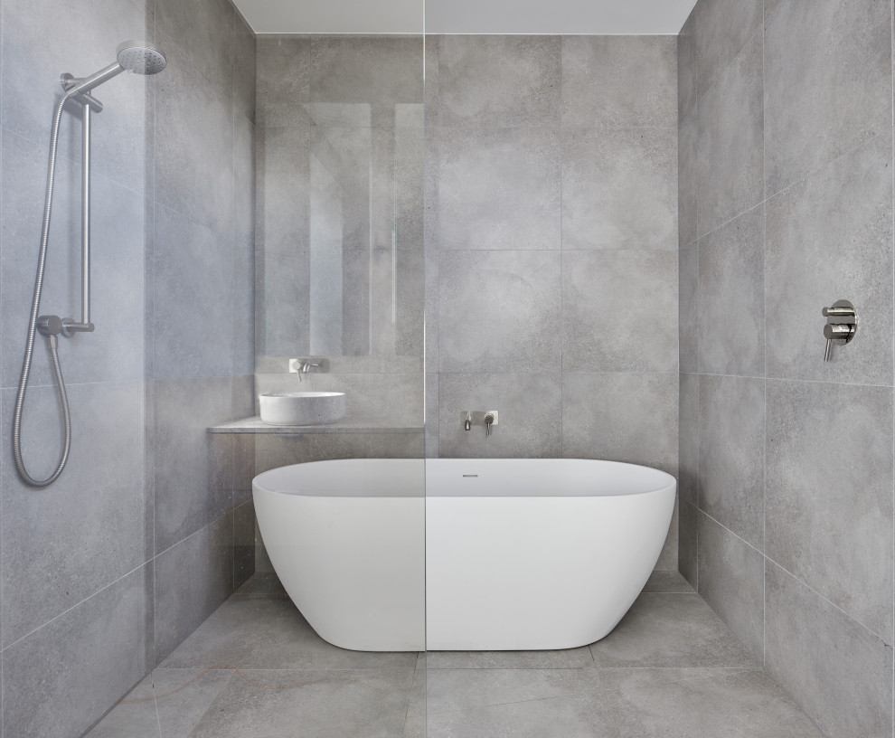 This is an example of a contemporary bathroom in Melbourne.