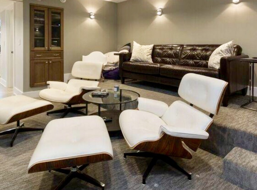 Transitional home design photo in Chicago