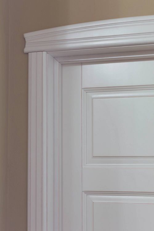 Белые двери