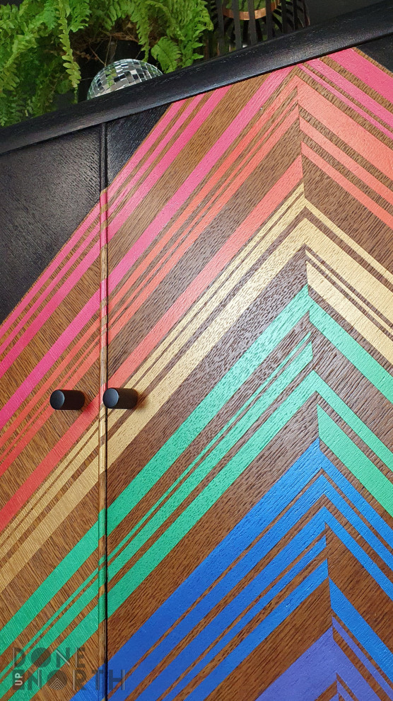 This is an example of a medium sized midcentury home in Other.