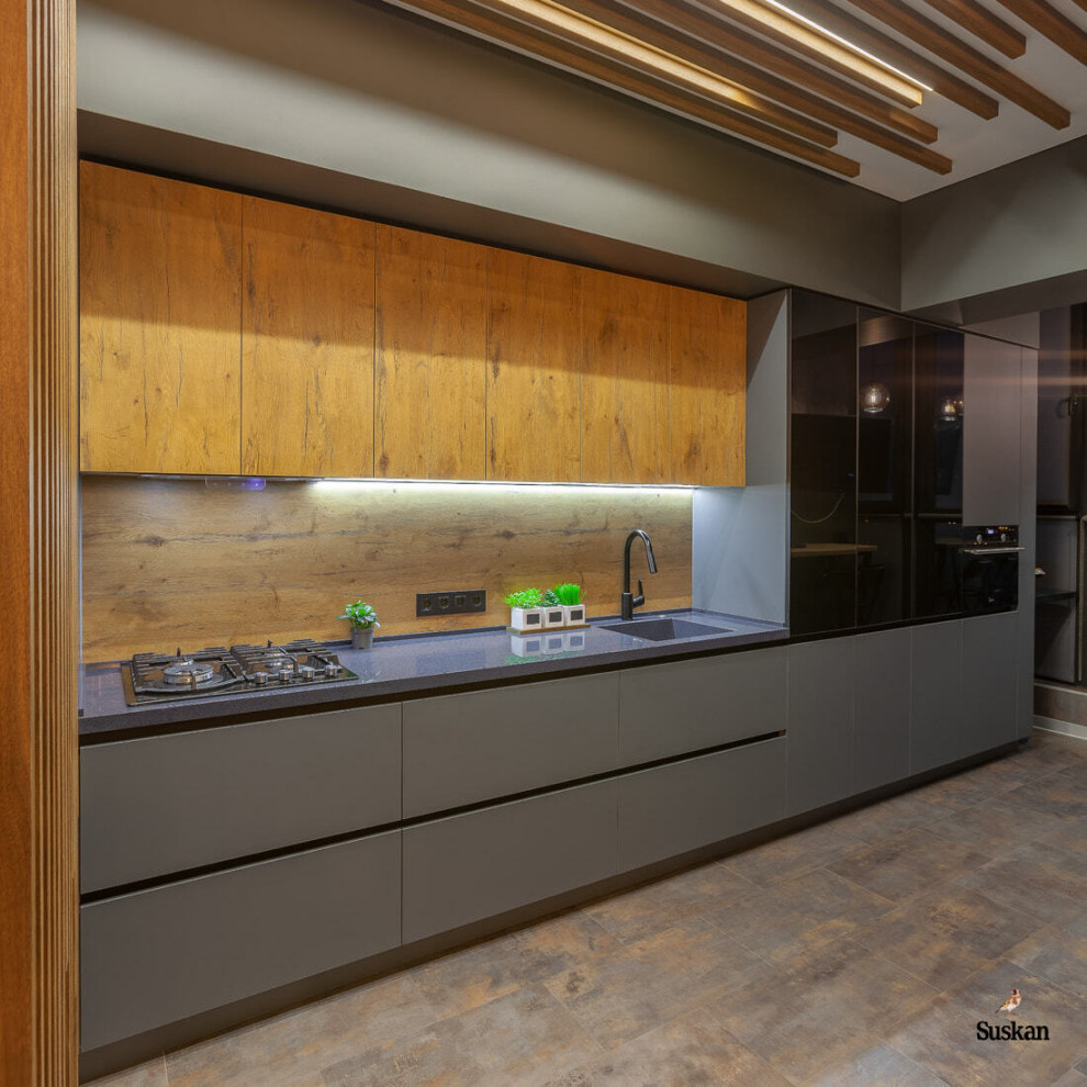 Общий вид кухни со стороны входа в помещение