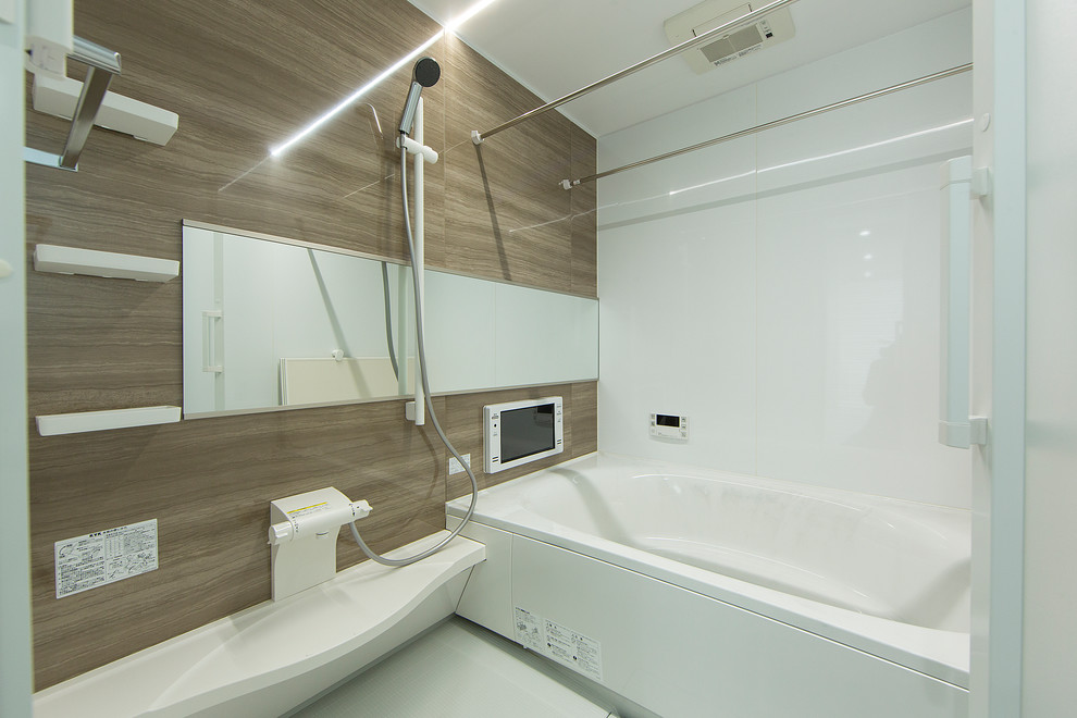 Inspiration for a contemporary bathroom in Sapporo.