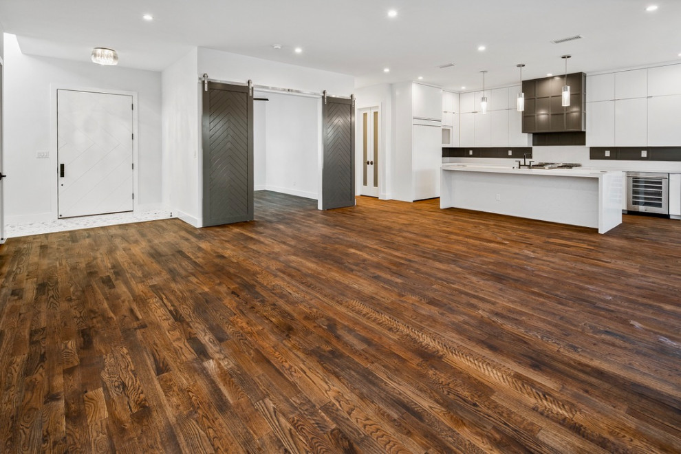 Home design - transitional home design idea in Dallas