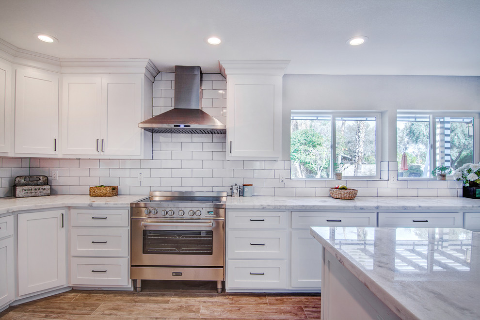 Example of a transitional kitchen design in Phoenix