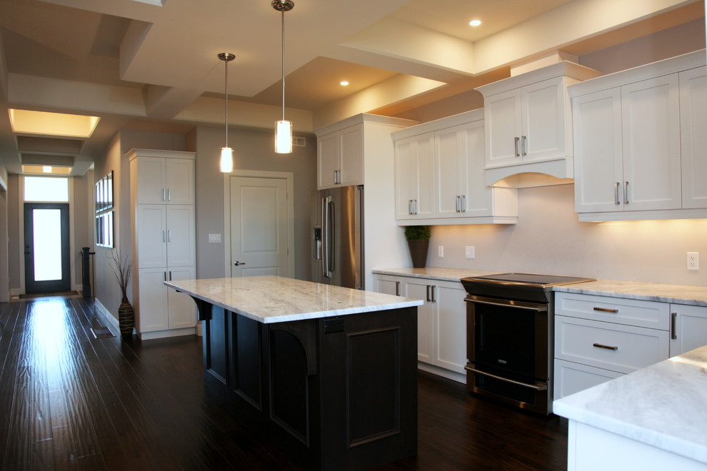 Transitional kitchen photo in Ottawa