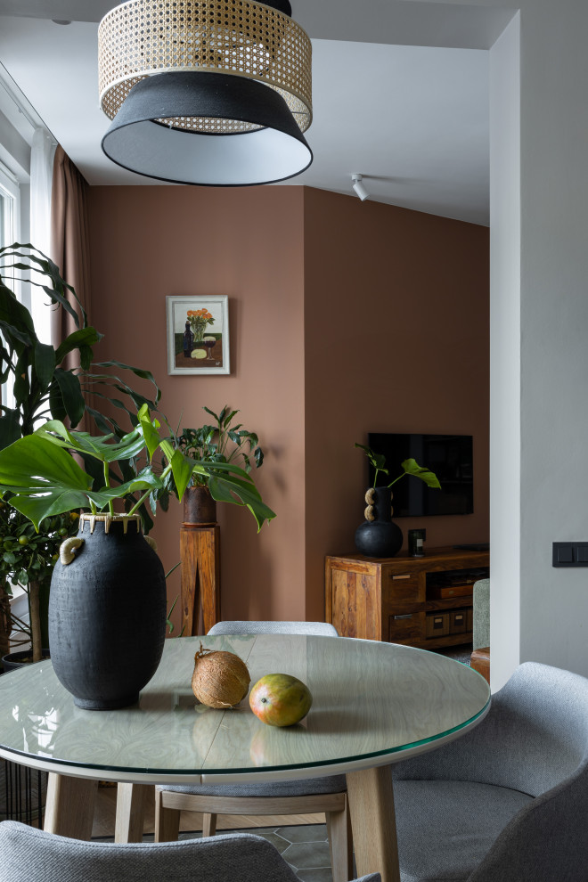 квартира с попугаями