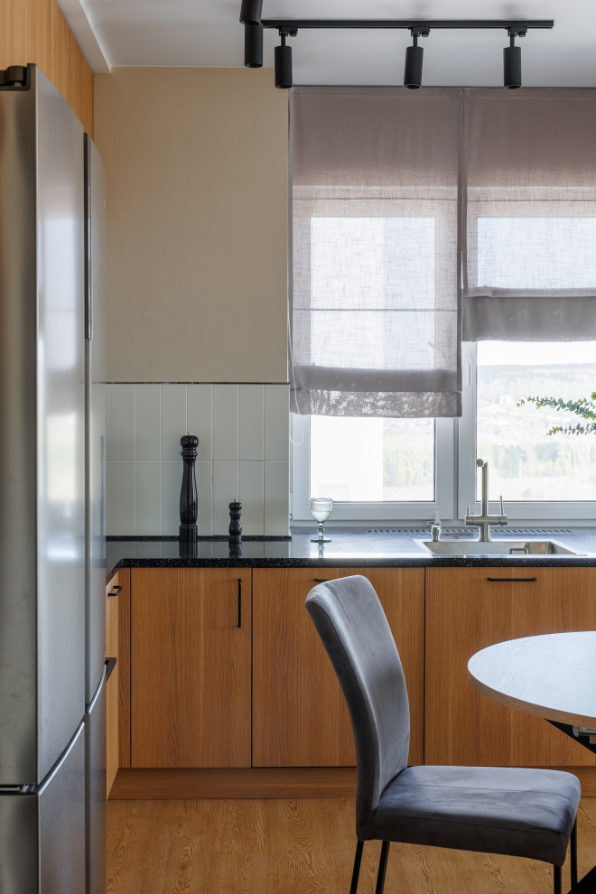 Трешка для молодой пары с двумя детьми