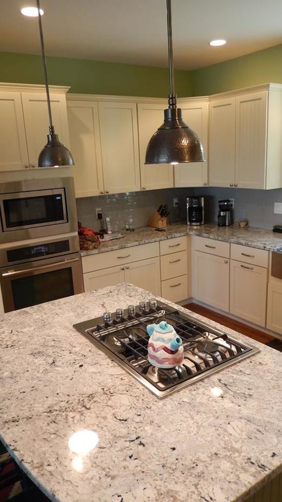 Kitchen - transitional kitchen idea in Seattle