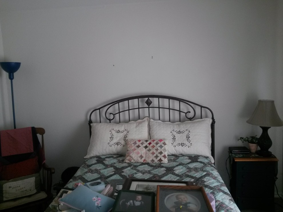 Wall decor above curved Headboard