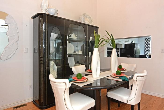 Inspiration for a transitional dining room remodel in Toronto