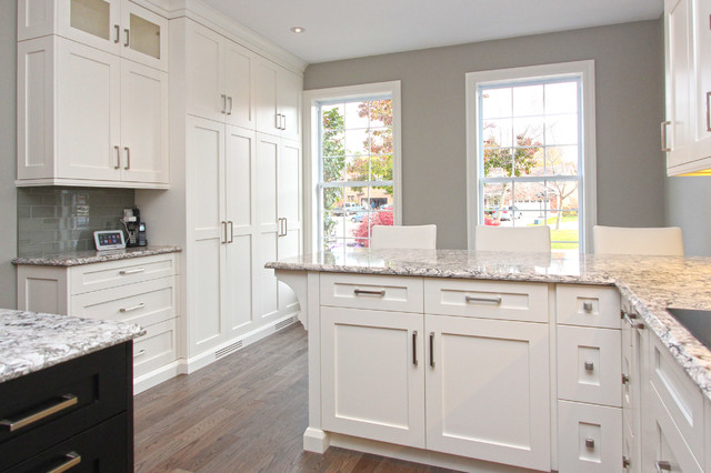 Kitchen: Light and Bright klassisch-modern-kueche