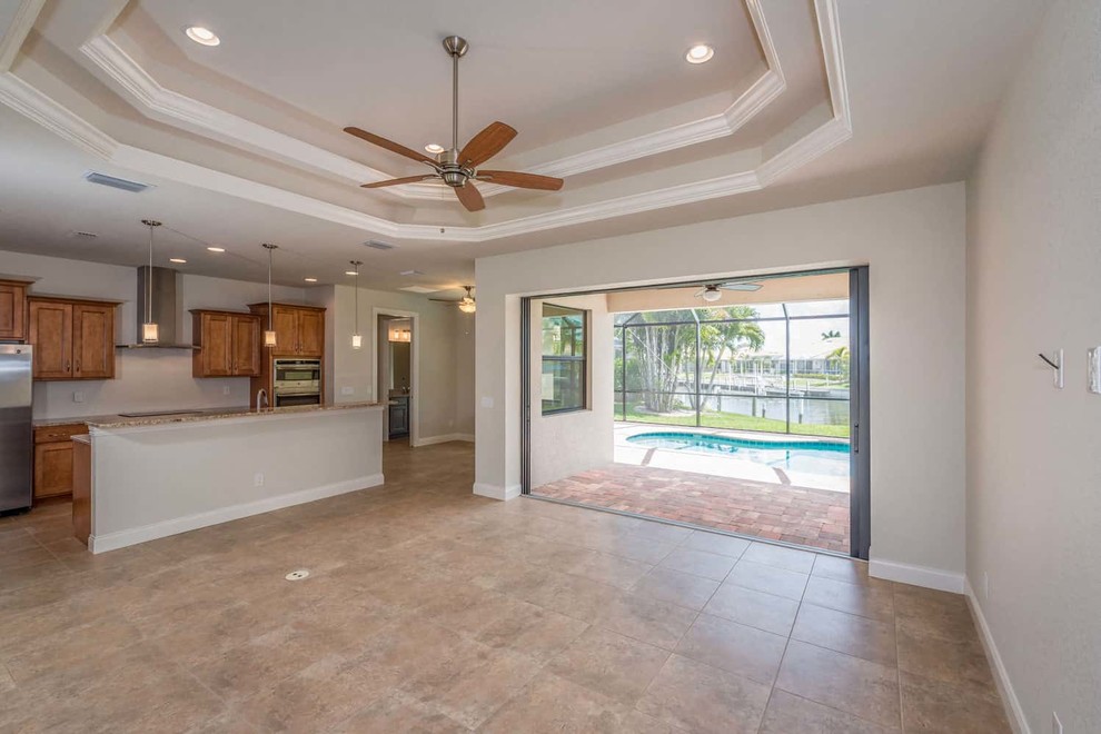 Home design - transitional home design idea in Miami