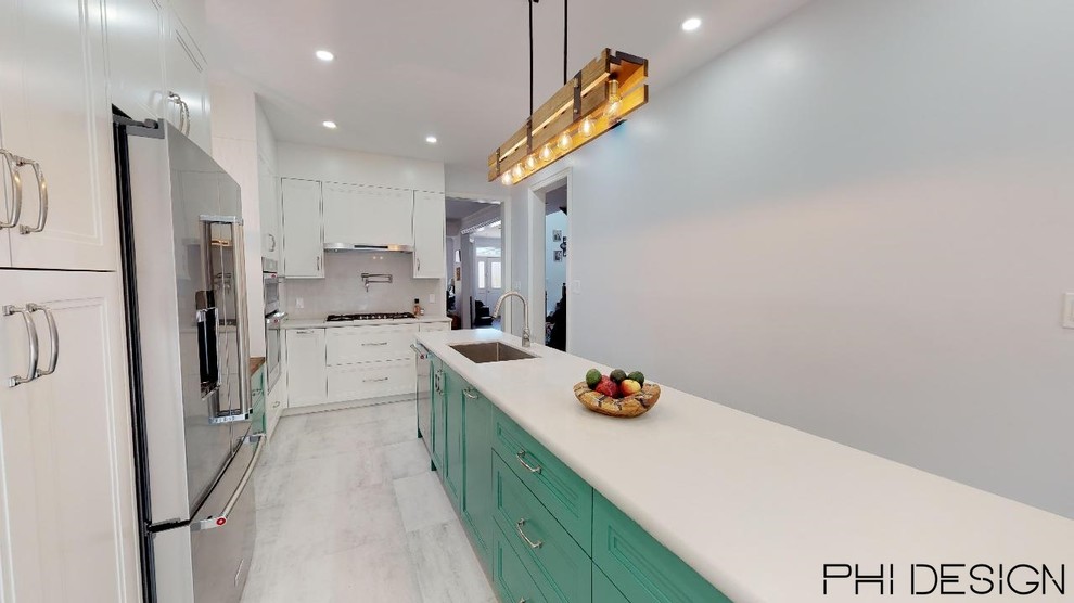 Mid-sized transitional l-shaped porcelain tile and gray floor eat-in kitchen photo in Toronto with a single-bowl sink, shaker cabinets, white cabinets, quartz countertops, white backsplash, stone slab backsplash, stainless steel appliances, an island and white countertops