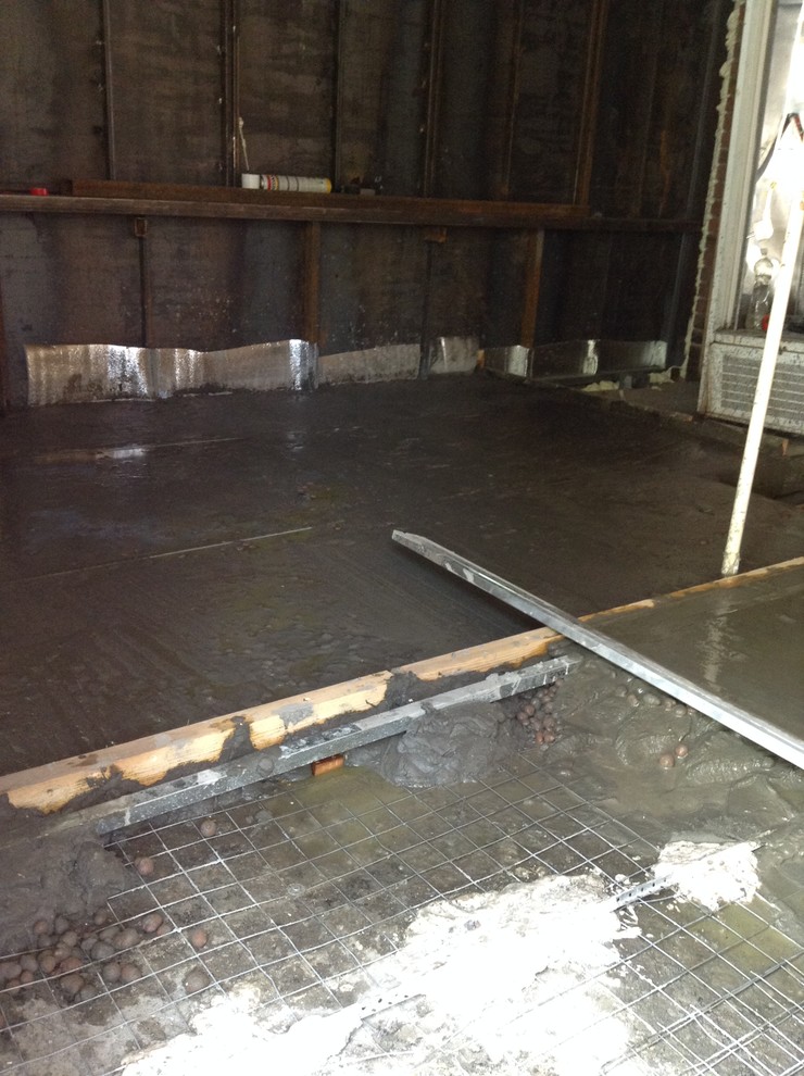 Отделочная работа по строительству небольшого магазина на частной территории.