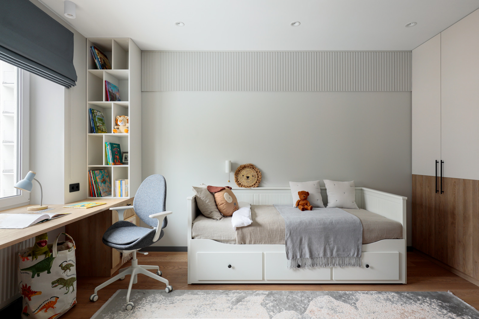 Квартира с синей кухней и детской комнатой