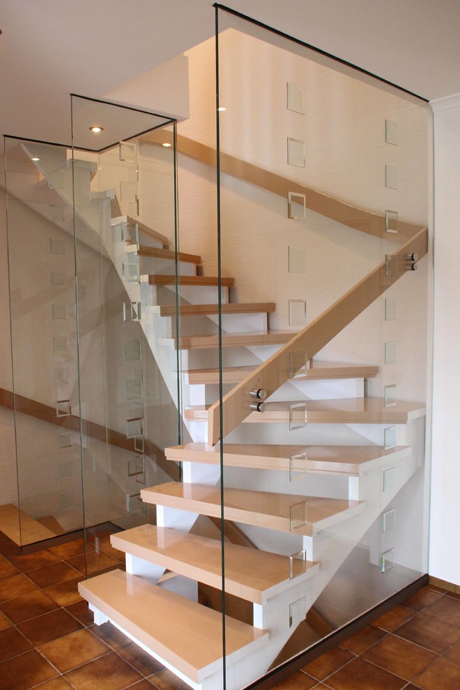 Moderne Treppe in Sonstige