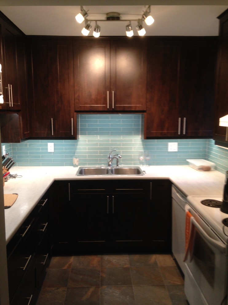 Example of a transitional home design design in Vancouver