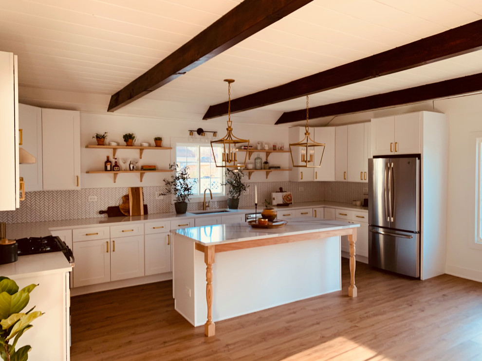 Kitchen - kitchen idea in Chicago