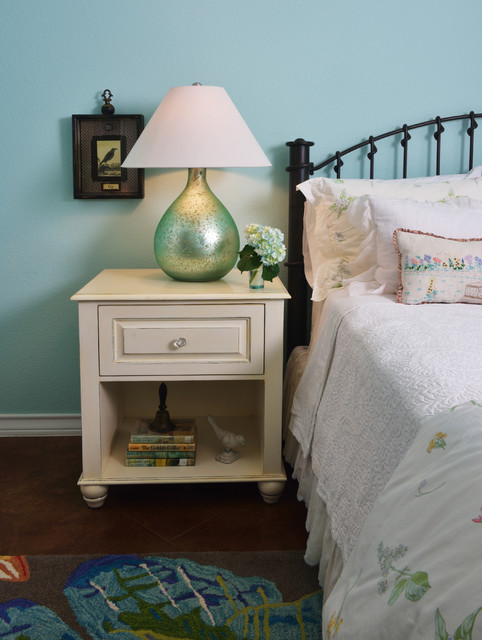 Lake Retreat traditional-bedroom