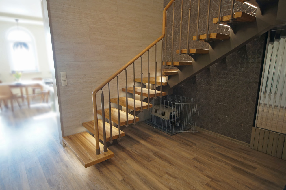 Лестница в двухуровневую квартиру на Пушкина