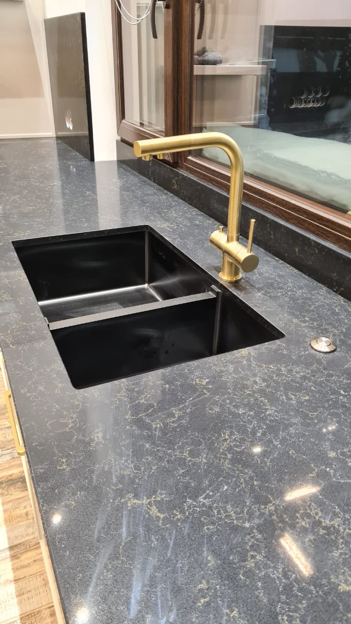 Столешница, остров и стеновая панель из кварцевого агломерата