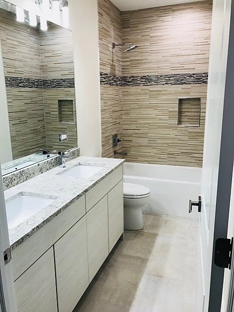 Transitional home design photo in Toronto