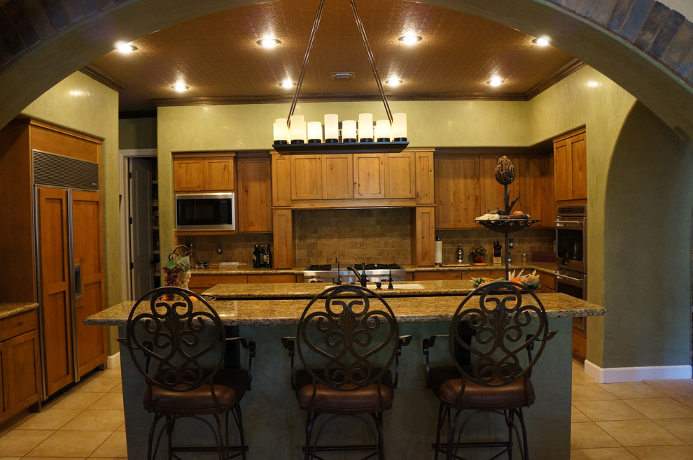 Example of a tuscan kitchen design in Las Vegas
