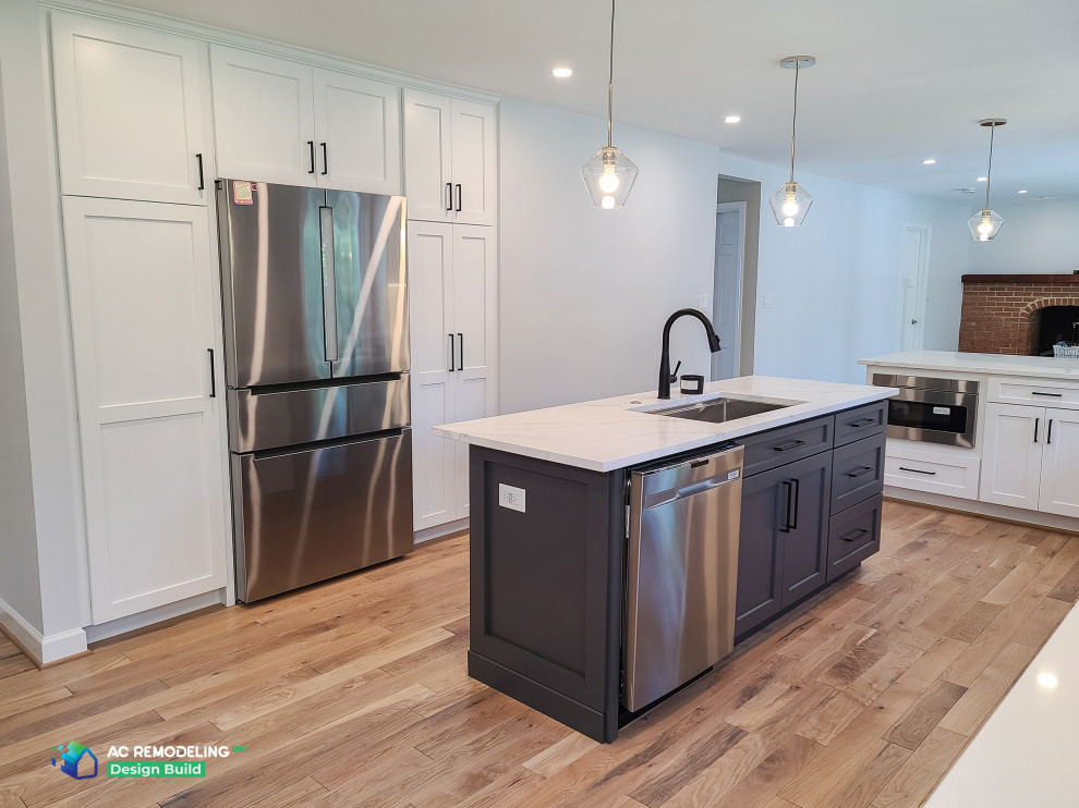 Transitional kitchen photo in DC Metro