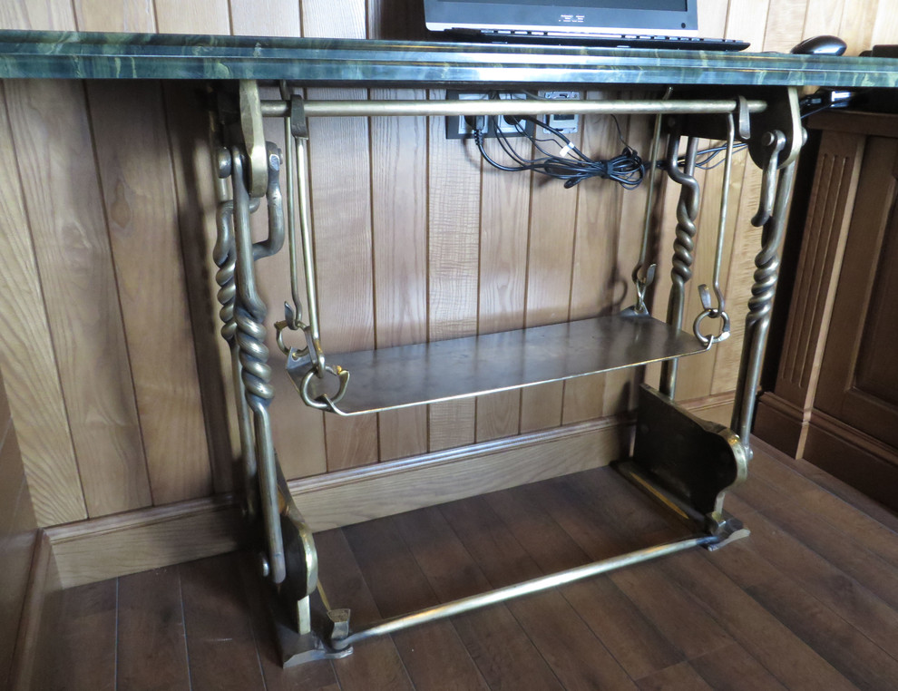 Столик в морском стиле. Латунное подстолье и столешница из яшмы.