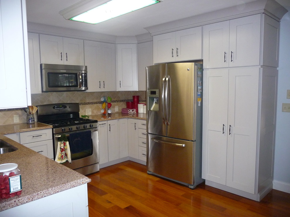 Example of a transitional u-shaped eat-in kitchen design in Philadelphia with an undermount sink, recessed-panel cabinets, white cabinets, quartz countertops, ceramic backsplash and stainless steel appliances