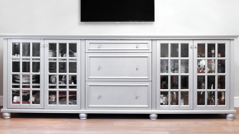 Комод на набережной