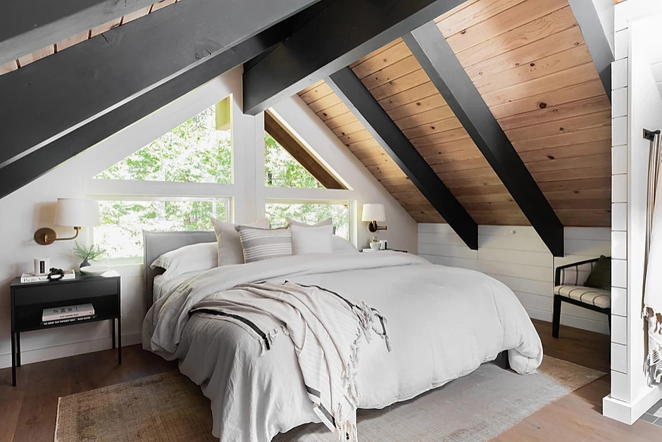 This is an example of a country bedroom in Sacramento.
