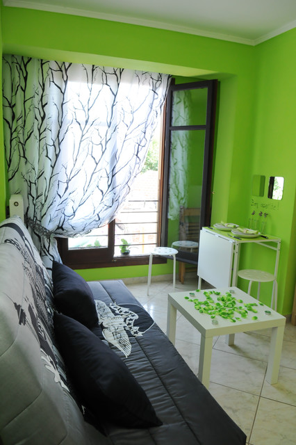 A Tiny Green Home contemporaneo-salon