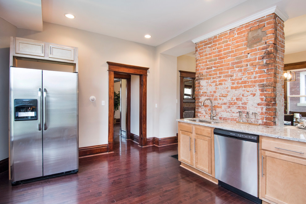 Example of a transitional kitchen design in Columbus