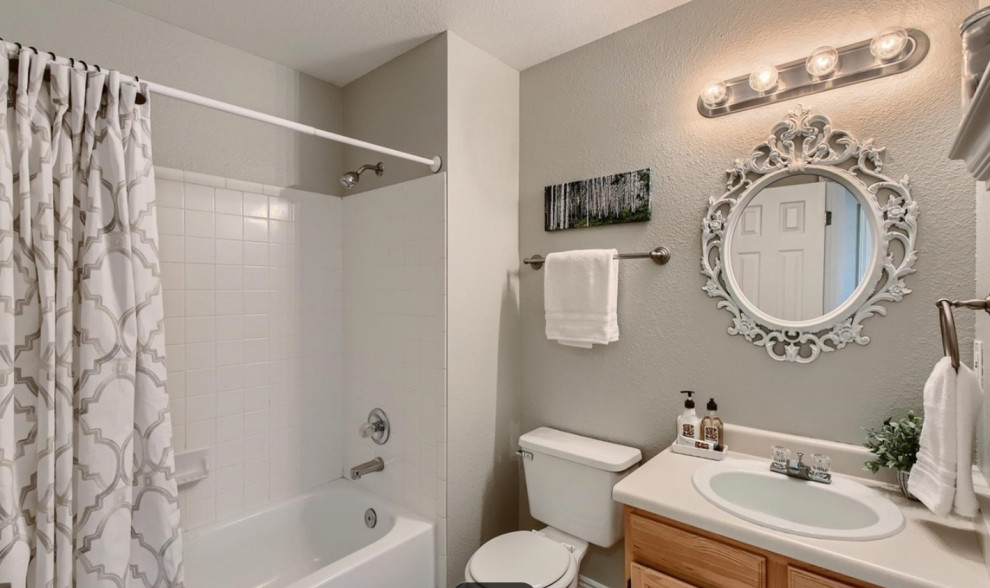 Example of a transitional home design design in Denver