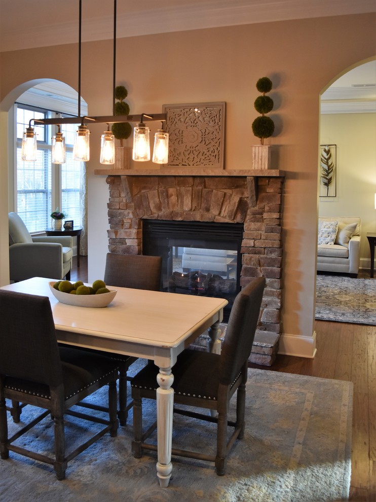 Kitchen - transitional kitchen idea in Charlotte