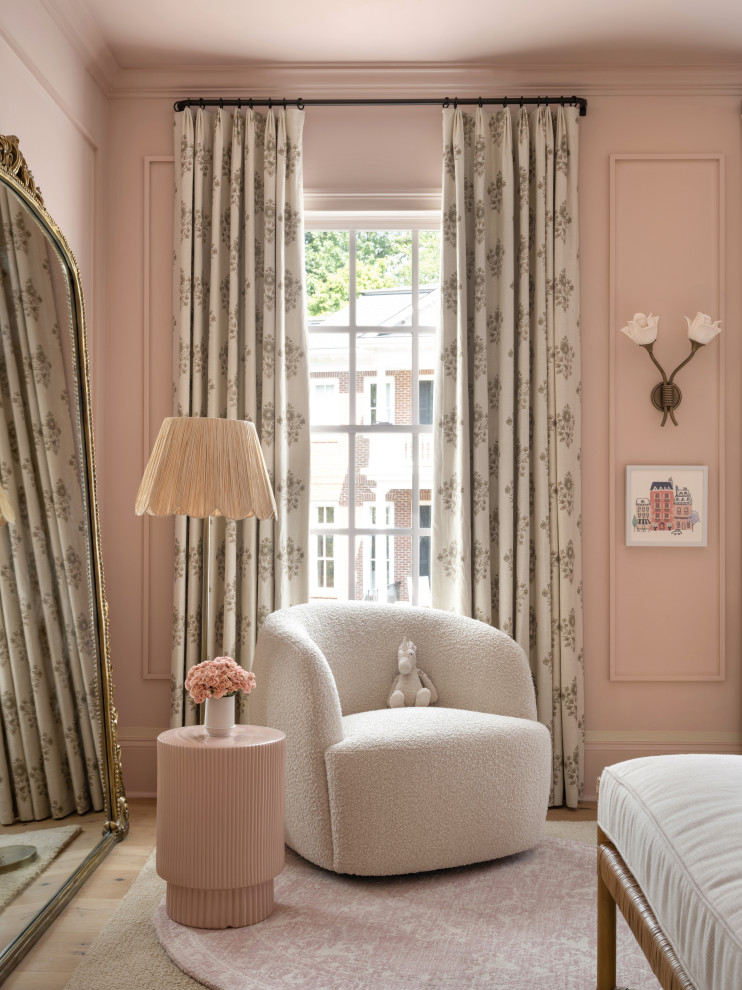 Atlanta Traditional - Elegant home design photo in Atlanta