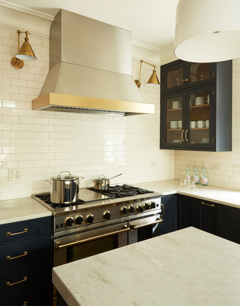 Kitchen - kitchen idea in Chicago