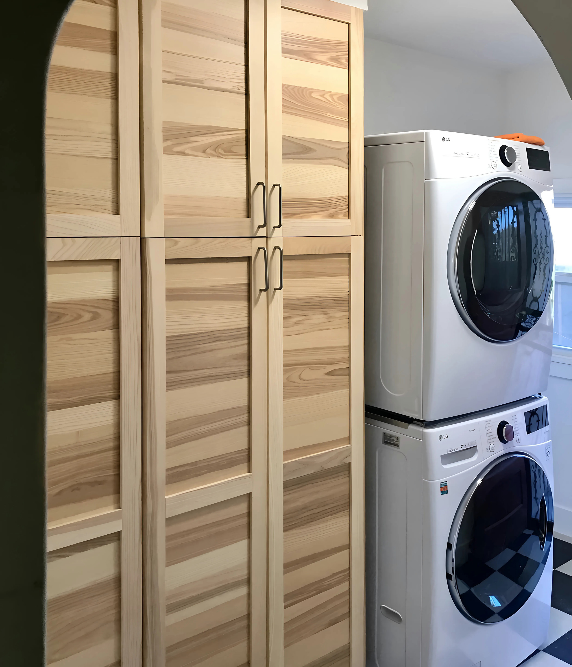 STORAGE / LAUNDRY ROOM