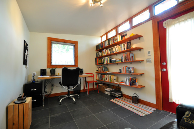 A Writer's Backyard Retreat (10x14) Lifestyle Studio Shed minimalistisch-arbeitszimmer
