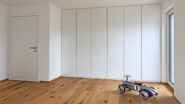 Einbauschrank puristisch weiß - Minimalistisch - Schlafzimmer - München - von Held Schreinerei | Interior Design