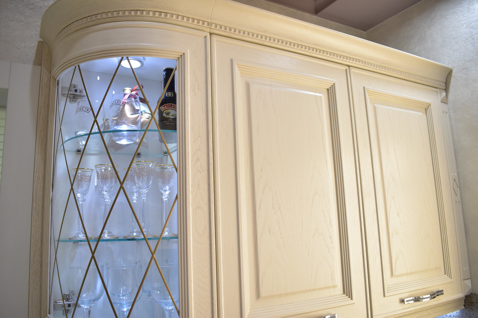 Кухня из массива дуба Коза Ностра с подбором патины!