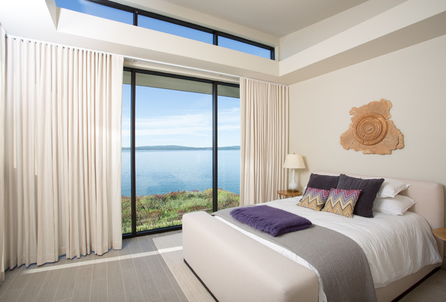 Little Traverse Bay modern-schlafzimmer