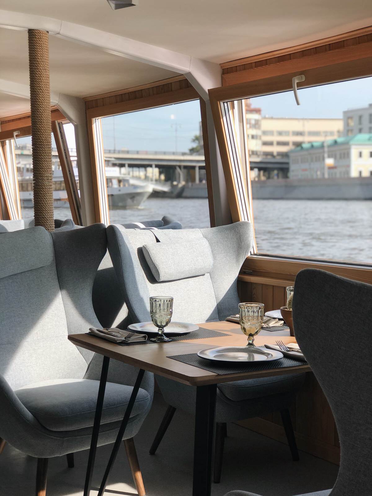 Теплоход Moris