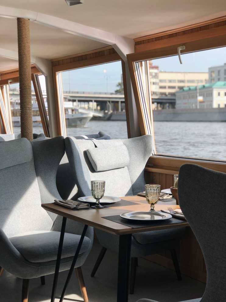 Теплоход Moris