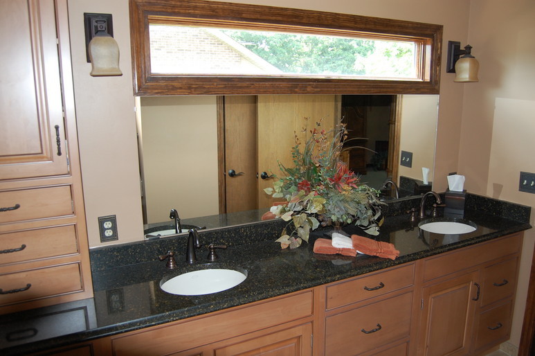 Kitchen - kitchen idea in Cincinnati