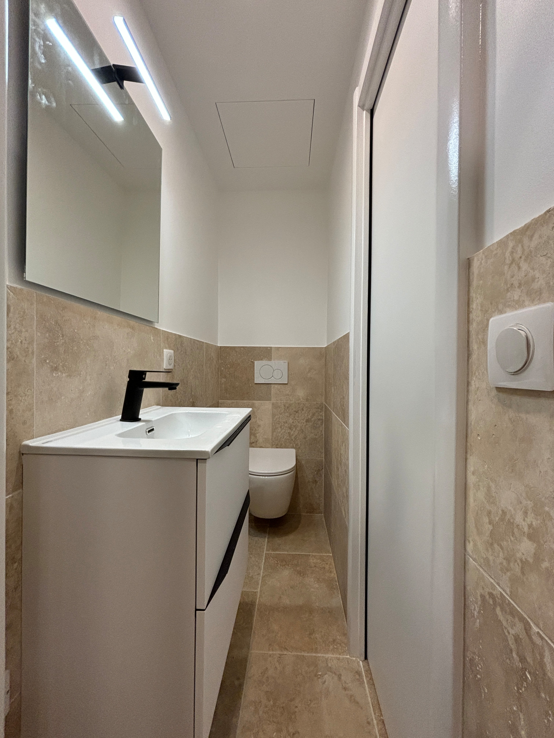 AVANT /APRES:Rénovation complète  de locaux vétustes en espaces bureau et studio