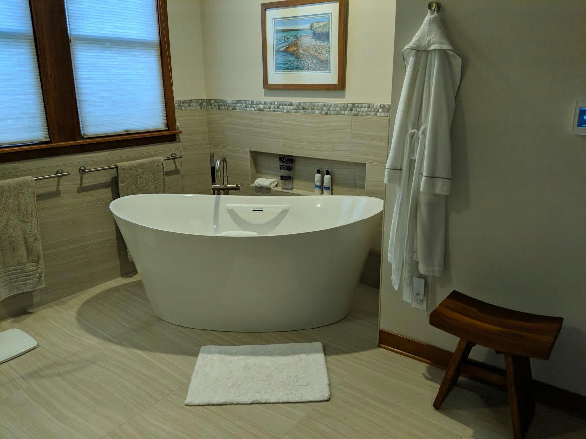 Example of an arts and crafts bathroom design in Grand Rapids