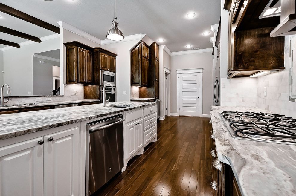 Kitchen - transitional kitchen idea